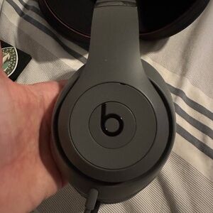 Excellent Condition Beats Wireless Studio 3 Over-Ear Headphones